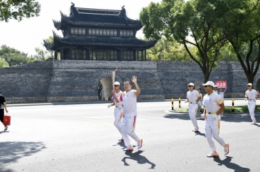 笑臉與熱情刷屏！這名火炬手是景興人！